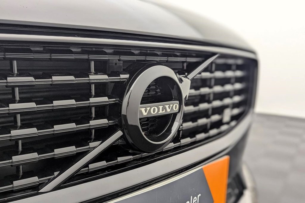 USED 2021 21 VOLVO V60 2.0h T6 Recharge 11.6kWh R-Design Estate 5dr Petrol Plug-in Hybrid Auto AWD Euro 6 (s/s) (340 ps) 4X4, Sat Nav, Camera