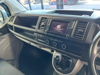 USED 2015 65 VOLKSWAGEN TRANSPORTER 2.0 TDI T28 BlueMotion Tech Highline crew cab (5 seats) 5dr Diesel Manual FWD SWB Euro 6 (s/s) (102 ps) 