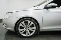 USED 2008 58 VOLKSWAGEN EOS 2.0 TDI CR Sport Cabriolet Euro 4 2dr Full Red Leather