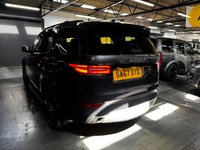 USED 2018 67 LAND ROVER DISCOVERY 5 3.0 TD V6 HSE Luxury SUV 5dr Diesel Auto 4WD Euro 6 (s/s) (258 ps) LOVELY 2018 DISCOVERY 5 HSE LUXURY 3.0 TDV6 EURO 6 - ONE PREVIOUS KEEPER - CARPATHIAN GREY - 7 SERVICES TO 87K - REAR ENTERTAINMENT - PRIVACY GLASS - BLACK PACK - TOWBAR - APPLE CAR PLAY - GLASS PANORAMIC ROOF - 21 INCH GLOSS BLACK ALLOYS