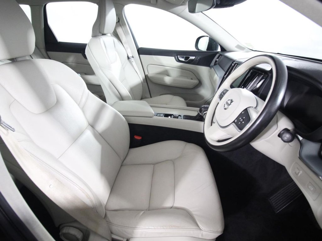 USED 2018 68 VOLVO XC60 2.0 D4 Momentum SUV 5dr Diesel Auto AWD Euro 6 (s/s) (190 ps) 