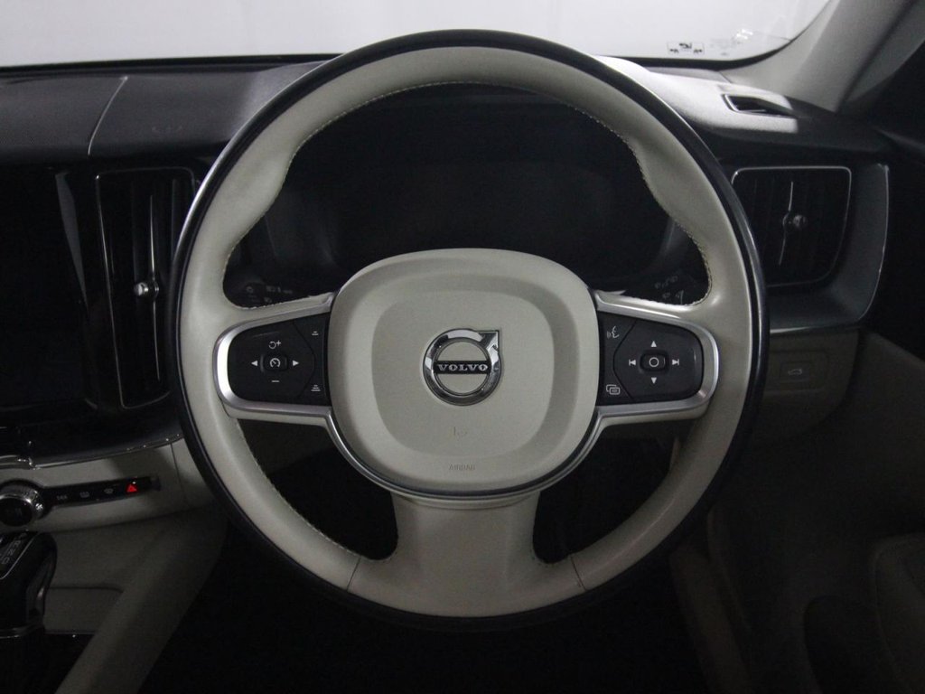 USED 2018 68 VOLVO XC60 2.0 D4 Momentum SUV 5dr Diesel Auto AWD Euro 6 (s/s) (190 ps) 