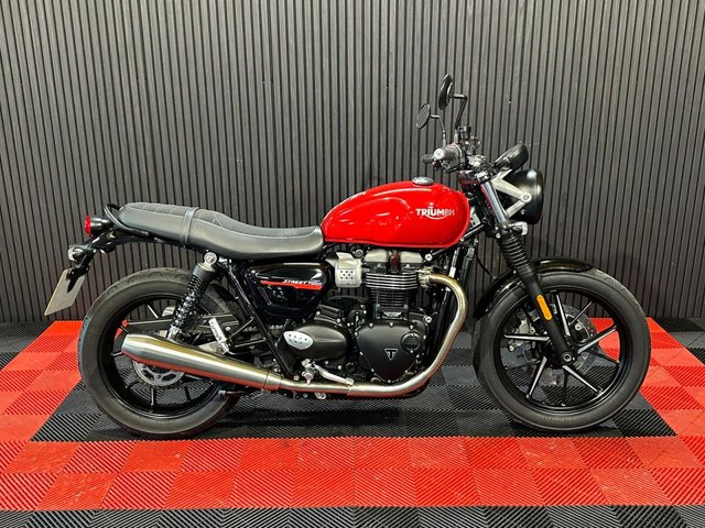 View our TRIUMPH STREET TWIN