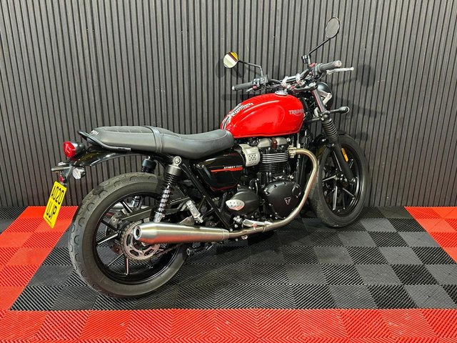 View our TRIUMPH STREET TWIN