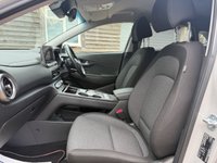 USED 2023 23 HYUNDAI KONA 39kWh Premium SUV 5dr Electric Auto (10.5kW Charger) (136 ps) VAT Qualifing - Cyber Grey