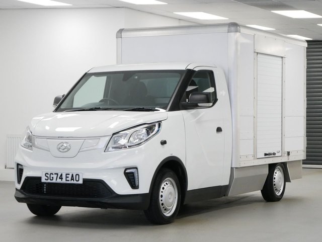 View our Maxus Edeliver 3 52.5 KWH MEDIUM 122 BHP BOX VAN AUTOMATIC ( TAIL-LIFT )