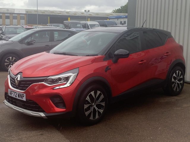 View our RENAULT CAPTUR