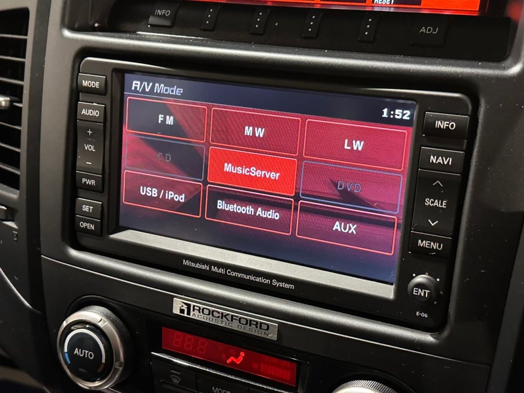 USED 2012 62 MITSUBISHI SHOGUN 3.2 DI-DC SG3 SUV 5dr Diesel Auto 4WD Euro 5 LWB (197 ps) 