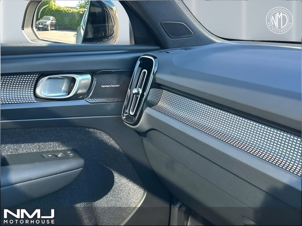 USED 2023 23 VOLVO XC40 2.0 B3 MHEV Ultimate SUV 5dr Petrol Hybrid DCT Auto Euro 6 (s/s) (163 ps) SUV