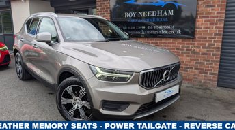 2022 VOLVO XC40