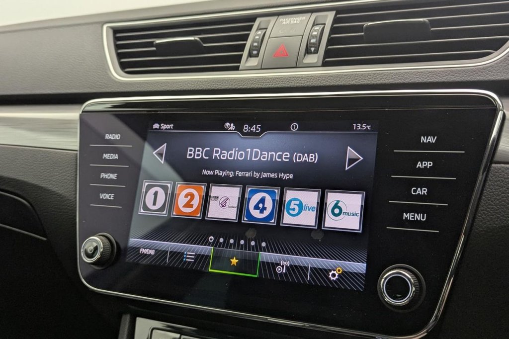 USED 2020 70 SKODA SUPERB 1.4 TSI iV 13kWh SE L Estate 5dr Petrol Plug-in Hybrid DSG Euro 6 (s/s) (218 ps) Car Play, Sat Nav, Keyless