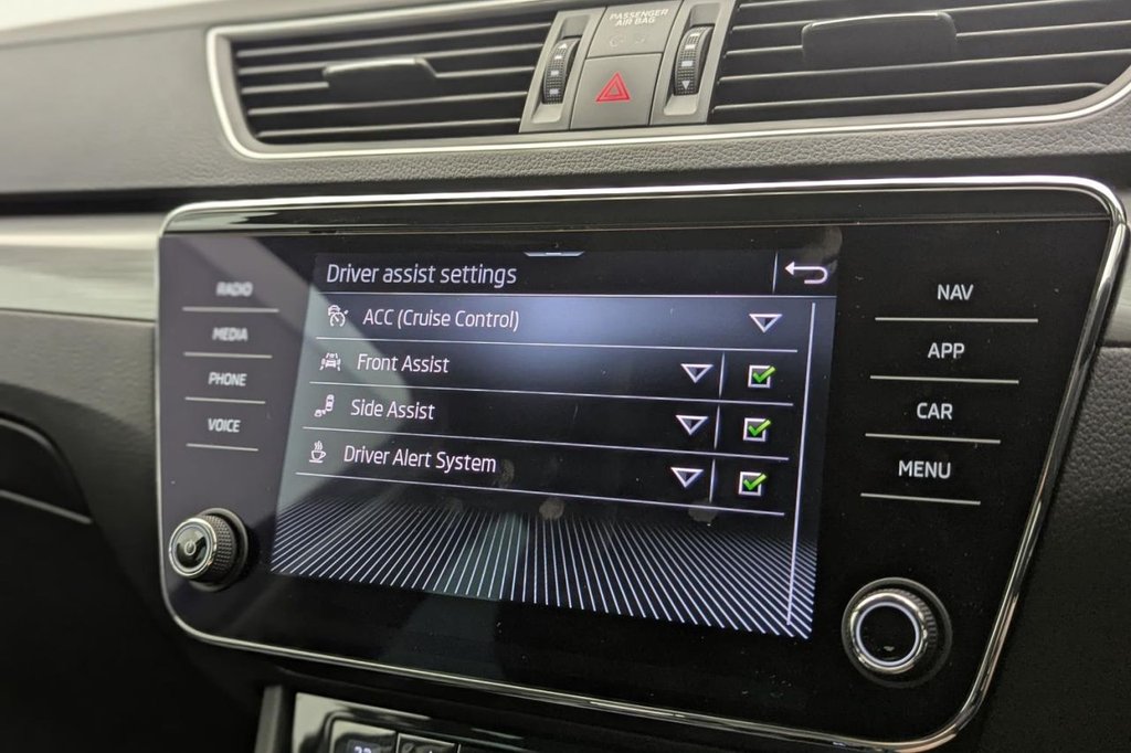 USED 2020 70 SKODA SUPERB 1.4 TSI iV 13kWh SE L Estate 5dr Petrol Plug-in Hybrid DSG Euro 6 (s/s) (218 ps) Car Play, Sat Nav, Keyless