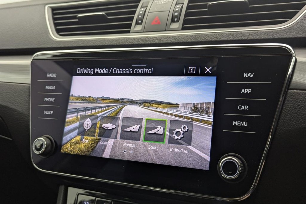 USED 2020 70 SKODA SUPERB 1.4 TSI iV 13kWh SE L Estate 5dr Petrol Plug-in Hybrid DSG Euro 6 (s/s) (218 ps) Car Play, Sat Nav, Keyless