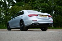 USED 2020 70 MERCEDES-BENZ E-CLASS 2.0 E300de 13.5kWh AMG Line Saloon 4dr Diesel Plug-in Hybrid G-Tronic+ Euro 6 (s/s) (306 ps) HIGH TECH SILVER METALLIC PAINTWORK + VIRTUAL DASH + REAR CAMERA + CARPLAY