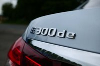 USED 2020 70 MERCEDES-BENZ E-CLASS 2.0 E300de 13.5kWh AMG Line Saloon 4dr Diesel Plug-in Hybrid G-Tronic+ Euro 6 (s/s) (306 ps) HIGH TECH SILVER METALLIC PAINTWORK + VIRTUAL DASH + REAR CAMERA + CARPLAY