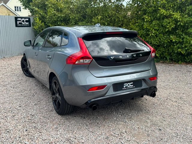 View our VOLVO V40