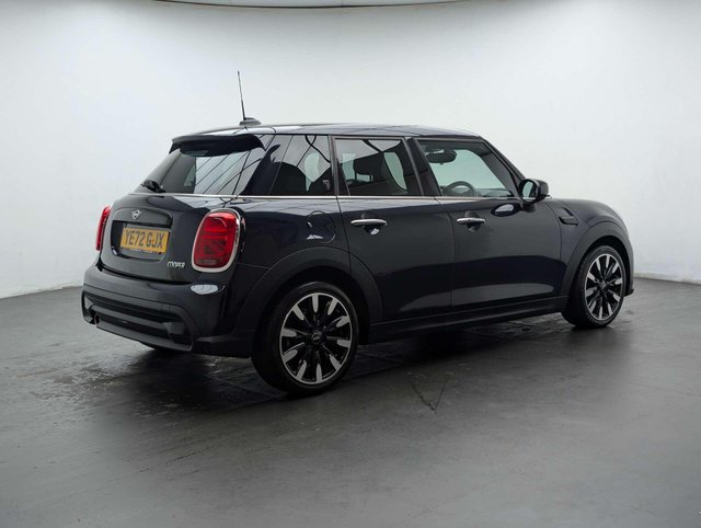 USED 2022 72 MINI HATCH 1.5 Cooper Exclusive Auto 5dr CLICK+COLLECT / HOME DELIVERY