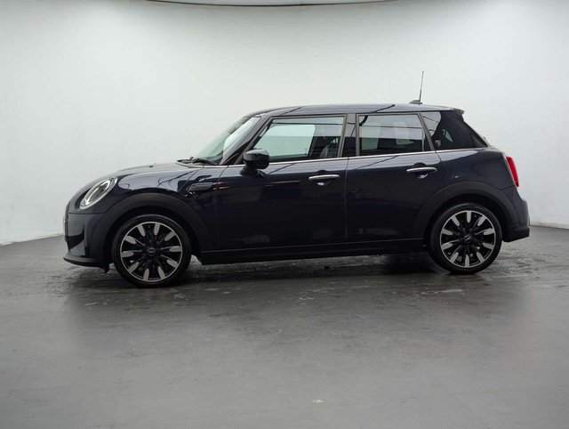 USED 2022 72 MINI HATCH 1.5 Cooper Exclusive Auto 5dr CLICK+COLLECT / HOME DELIVERY