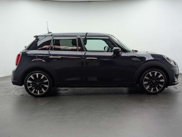 USED 2022 72 MINI HATCH 1.5 Cooper Exclusive Auto 5dr CLICK+COLLECT / HOME DELIVERY
