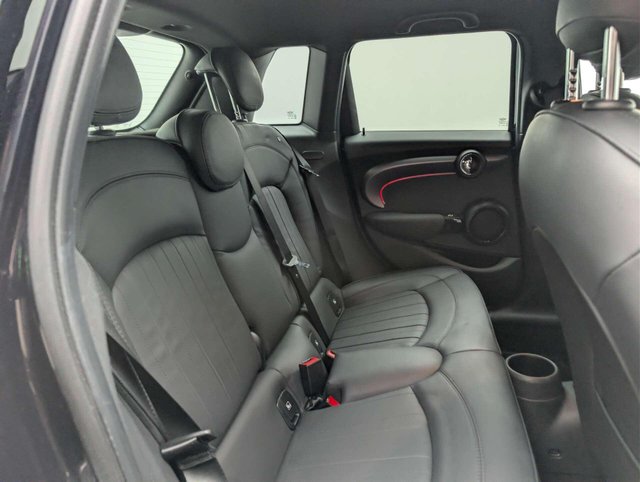 USED 2022 72 MINI HATCH 1.5 Cooper Exclusive Auto 5dr CLICK+COLLECT / HOME DELIVERY