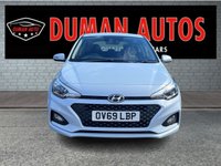 USED 2019 69 HYUNDAI I20 1.0 T-GDi SE Hatchback 5dr Petrol DCT Euro 6 (s/s) (100 ps) REAR SENSORS+ DAYTIME RUNNING LIGHTS+ PRIVACY GLASS+ CRUISE CONTROL+ TRACTION CONTROL+ LANE KEEPING ASSIST+ AUTO HEADLIGHTS+ CLIMATE CONTROL+ DA+ USB+ START/STOP+ ISOFIX+