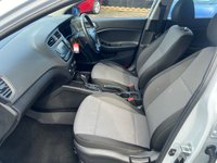 USED 2019 69 HYUNDAI I20 1.0 T-GDi SE Hatchback 5dr Petrol DCT Euro 6 (s/s) (100 ps) REAR SENSORS+ DAYTIME RUNNING LIGHTS+ PRIVACY GLASS+ CRUISE CONTROL+ TRACTION CONTROL+ LANE KEEPING ASSIST+ AUTO HEADLIGHTS+ CLIMATE CONTROL+ DA+ USB+ START/STOP+ ISOFIX+
