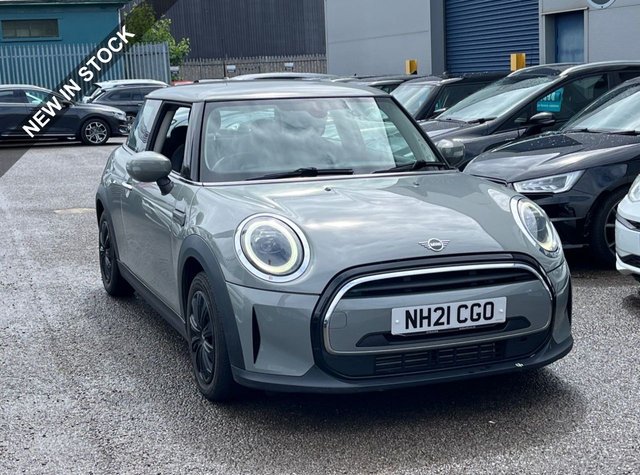 View our MINI Hatch 1.5 One Classic Hatchback 3dr Petrol Manual Euro 6 (s/s) (102 ps)