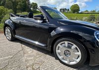 USED 2015 64 VOLKSWAGEN BEETLE 1.6 TDI BlueMotion Tech Design Cabriolet 2dr Diesel Manual Euro 5 (s/s) (105 ps) ***APPLE CARPLAY, 18" ALLOYS, 7 SERVICES *** FINANCE AVAILABLE FROM 9.9% APR ***