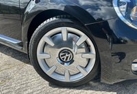 USED 2015 64 VOLKSWAGEN BEETLE 1.6 TDI BlueMotion Tech Design Cabriolet 2dr Diesel Manual Euro 5 (s/s) (105 ps) ***APPLE CARPLAY, 18" ALLOYS, 7 SERVICES *** FINANCE AVAILABLE FROM 9.9% APR ***