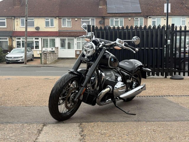 View our BMW R 18