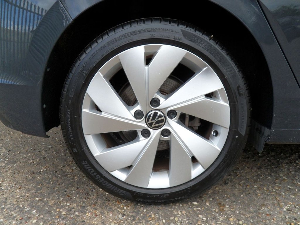 USED 2020 70 VOLKSWAGEN GOLF 1.5 eTSI MHEV Style Hatchback 5dr Petrol Hybrid DSG Euro 6 (s/s) (150 ps) Superb Condition Family Owned FSH
