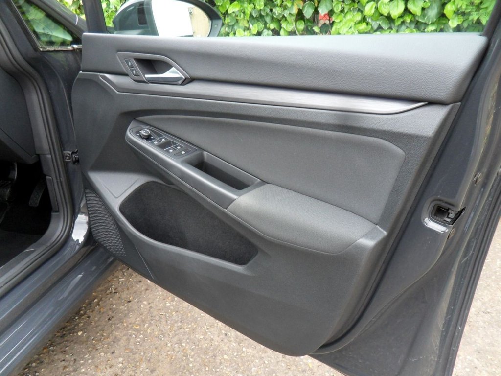 USED 2020 70 VOLKSWAGEN GOLF 1.5 eTSI MHEV Style Hatchback 5dr Petrol Hybrid DSG Euro 6 (s/s) (150 ps) Superb Condition Family Owned FSH