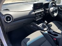 USED 2021 70 HYUNDAI KONA 1.0 T-GDi MHEV Premium SUV 5dr Petrol Hybrid Manual Euro 6 (s/s) (120 ps) - F/S/H - APPLE CAR PLAY - SAT NAV - HEATED SEATS & STEERING - REVERSE CAMERA - P/SENSORS - BLUETOOTH - 2 OWNERS