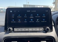 USED 2021 70 HYUNDAI KONA 1.0 T-GDi MHEV Premium SUV 5dr Petrol Hybrid Manual Euro 6 (s/s) (120 ps) - F/S/H - APPLE CAR PLAY - SAT NAV - HEATED SEATS & STEERING - REVERSE CAMERA - P/SENSORS - BLUETOOTH - 2 OWNERS