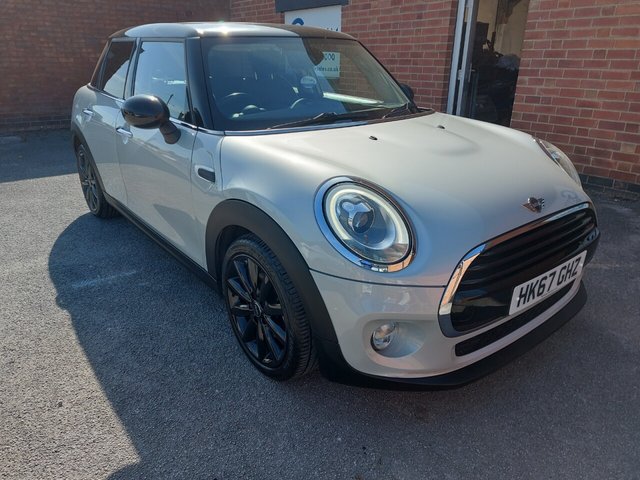 View our MINI Hatch 1.5 Cooper Hatchback 5dr Petrol Auto Euro 6 (s/s) (136 ps)