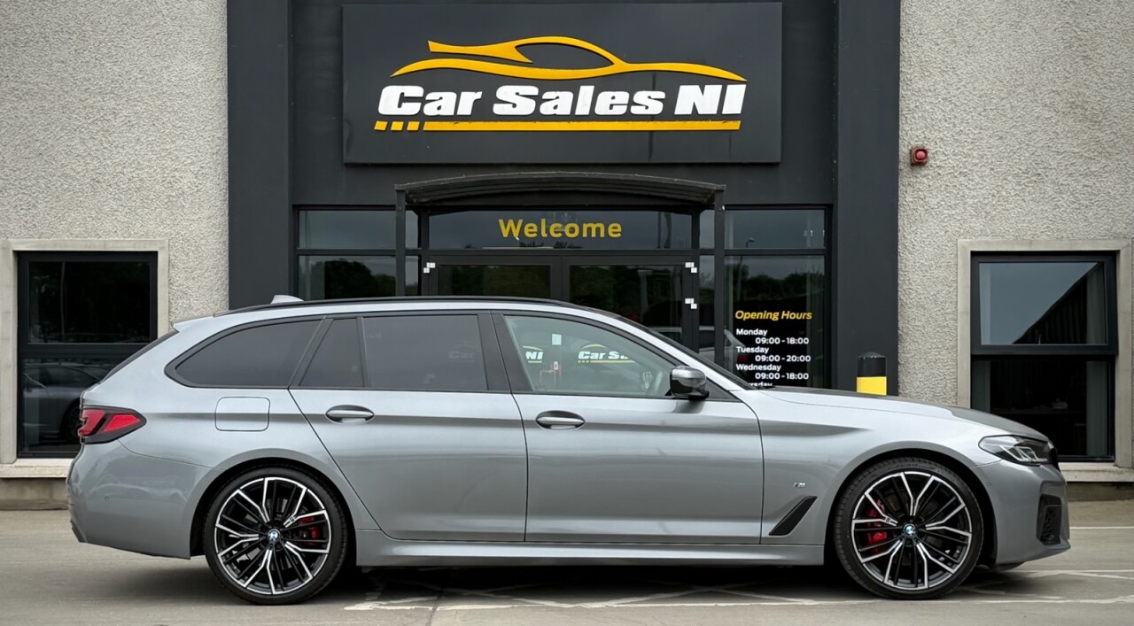 2023 BMW 5 SERIES 2.0 520d MHT M Sport Touring 5dr Diesel Hybrid Steptronic Euro 6 (s/s) (190 - vehicle photo 3 for sale on PureCar