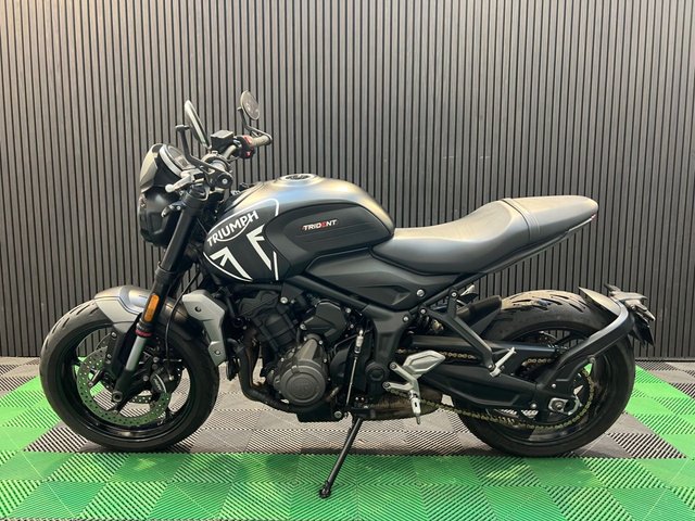 View our TRIUMPH Trident 660