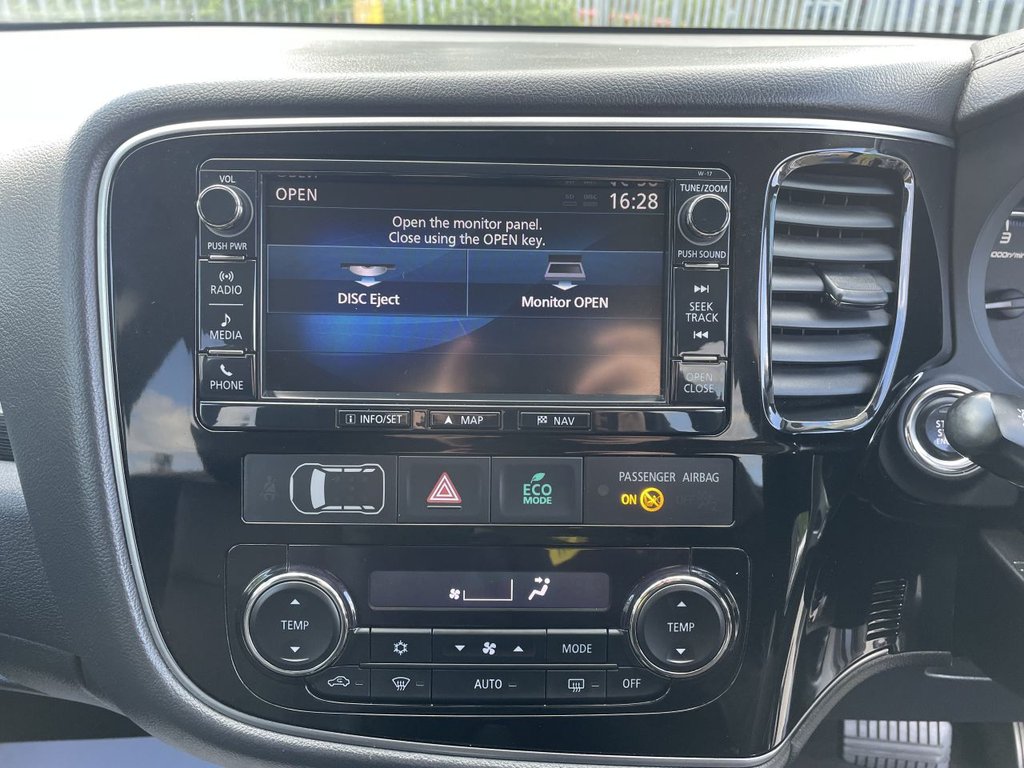 USED 2017 17 MITSUBISHI OUTLANDER 2.2 DI-D 4 SUV 5dr Diesel Auto 4WD Euro 6 (147 ps) 7 Seats, 360 Camera