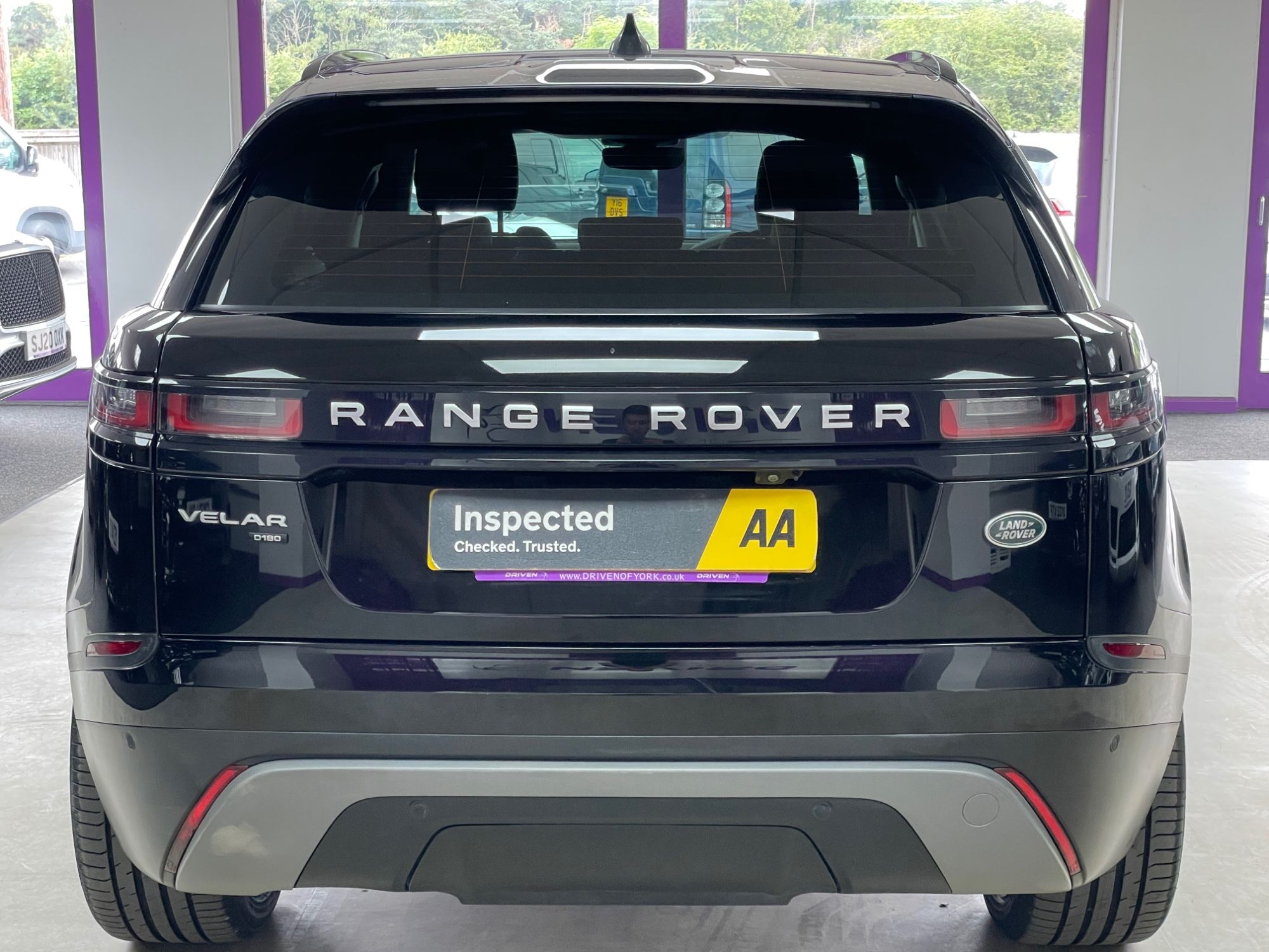 USED 2018 68 LAND ROVER RANGE ROVER VELAR 2.0 D180 SUV 5dr Diesel Auto 4WD Euro 6 (s/s) (180 ps) 