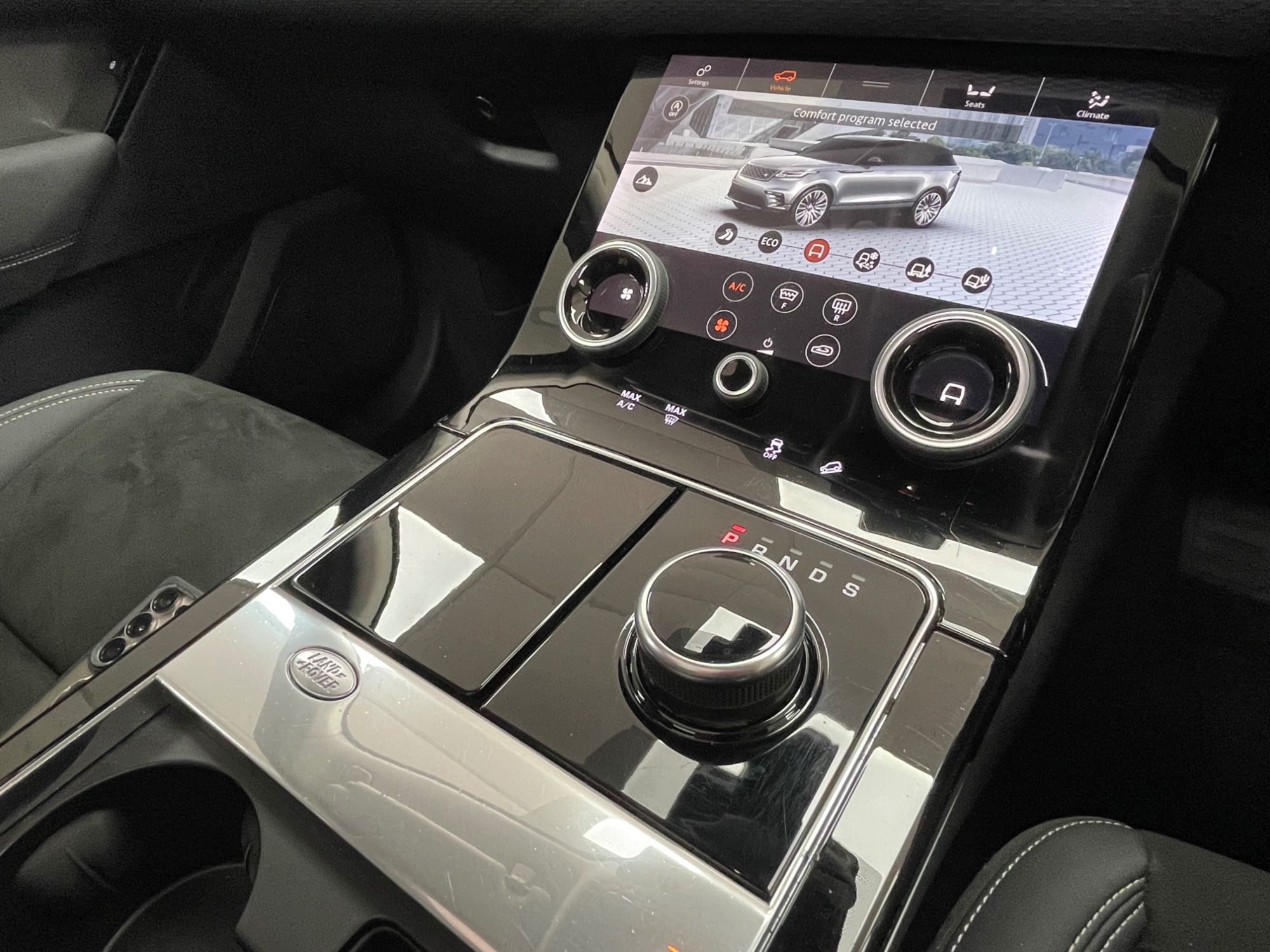 USED 2018 68 LAND ROVER RANGE ROVER VELAR 2.0 D180 SUV 5dr Diesel Auto 4WD Euro 6 (s/s) (180 ps) 