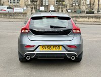 USED 2018 68 VOLVO V40 2.0 T2 GPF R-Design Nav Plus Hatchback 5dr Petrol Manual Euro 6 (s/s) (122 ps) 2 OWNERS FROM NEW+FULL SERVICE HISTORY+WINTER PACK+CRUISE CONTROL+FINANCE AVAILABLE