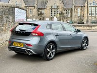 USED 2018 68 VOLVO V40 2.0 T2 GPF R-Design Nav Plus Hatchback 5dr Petrol Manual Euro 6 (s/s) (122 ps) 2 OWNERS FROM NEW+FULL SERVICE HISTORY+WINTER PACK+CRUISE CONTROL+FINANCE AVAILABLE