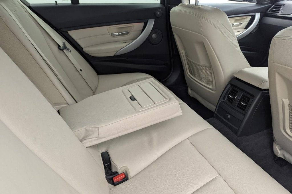 USED 2015 65 BMW 3 SERIES 3.0 330d M Sport Saloon 4dr Diesel Auto Euro 5 (s/s) (258 ps) ** &pound;9,070 Of Optional Extras**