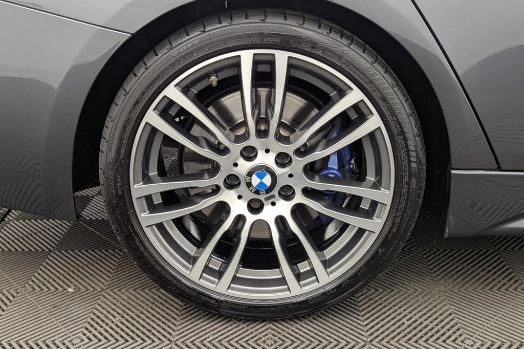 USED 2015 65 BMW 3 SERIES 3.0 330d M Sport Saloon 4dr Diesel Auto Euro 5 (s/s) (258 ps) ** &pound;9,070 Of Optional Extras**