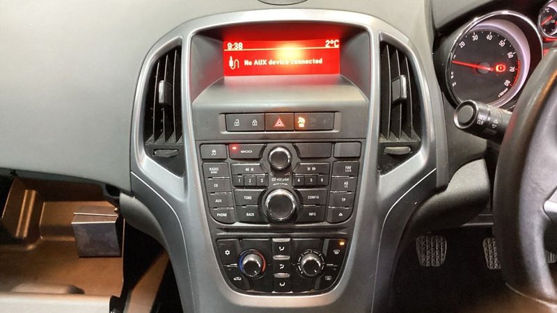 2014 Vauxhall Astra GTC in red — photo 10 of 10