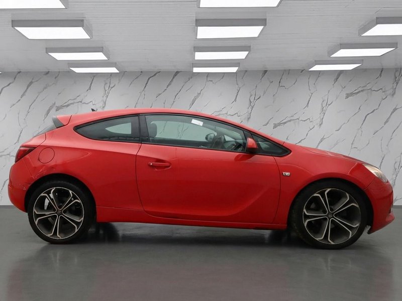 2014 Vauxhall Astra GTC in red — photo 5 of 10