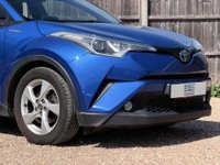 USED 2017 17 TOYOTA C-HR 1.8 C-HR Icon HEV CVT 5dr Sat Nav Parking Camera