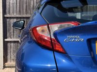 USED 2017 17 TOYOTA C-HR 1.8 C-HR Icon HEV CVT 5dr Sat Nav Parking Camera