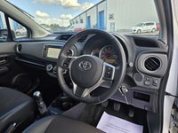 USED 2012 62 TOYOTA YARIS 1.33 Dual VVT-i SR Hatchback 3dr Petrol Manual Euro 5 (101 ps) Reverse Camera - Insurance Group 8 - Air Conditioning