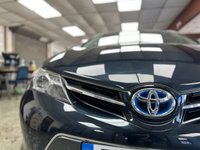 USED 2015 15 TOYOTA AURIS 1.8 VVT-h Excel Hatchback 5dr Petrol Hybrid CVT Euro 5 (s/s) (136 ps) SAT NAV + KEYLESS + REAR CAMERA